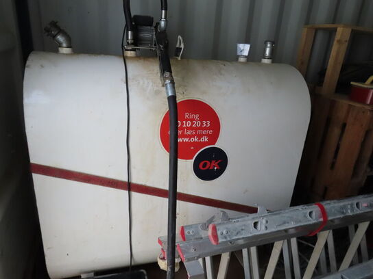 20" skibscontainer med indhold