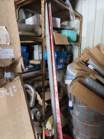 20" skibscontainer med indhold