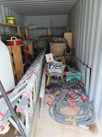 20" skibscontainer med indhold