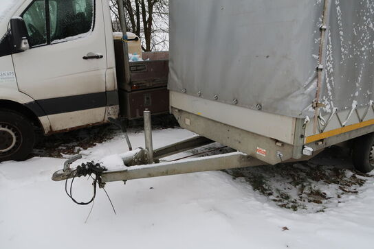 Trailer EDUARD 4018-2000 med stativ og pressenning samt div. Varelager