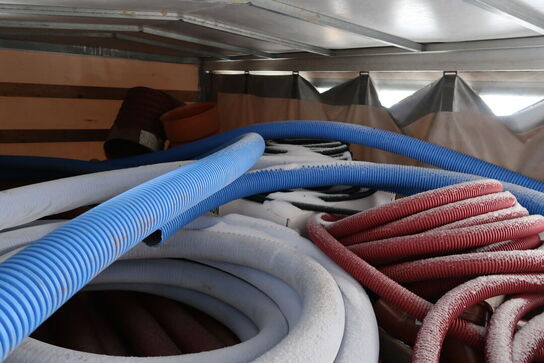 Trailer EDUARD 4018-2000 med stativ og pressenning samt div. Varelager