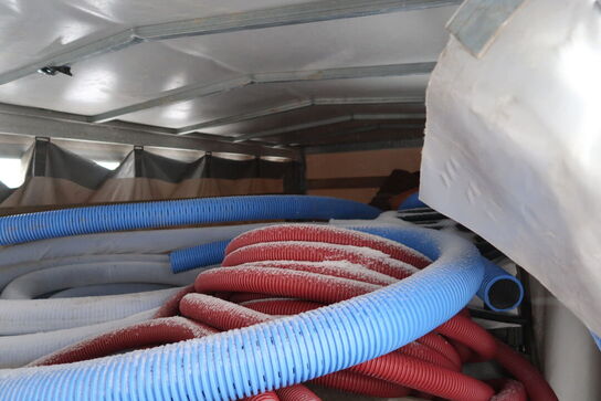 Trailer EDUARD 4018-2000 med stativ og pressenning samt div. Varelager