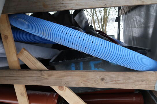 Trailer EDUARD 4018-2000 med stativ og pressenning samt div. Varelager