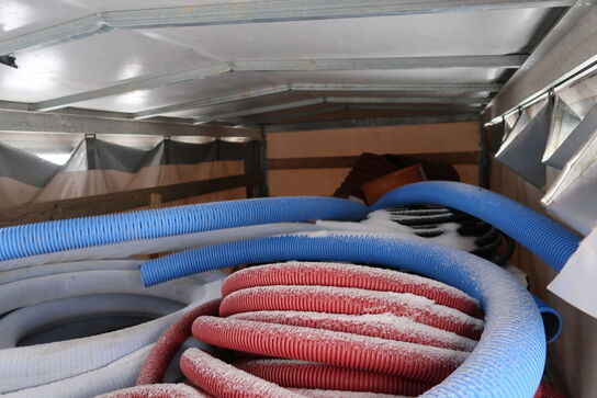 Trailer EDUARD 4018-2000 med stativ og pressenning samt div. Varelager