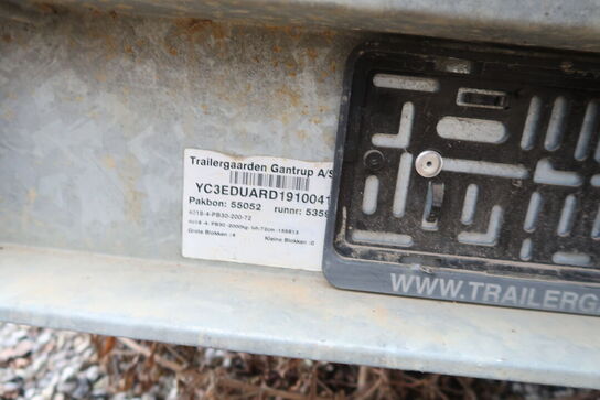 Trailer EDUARD 4018-2000 med stativ og pressenning samt div. Varelager