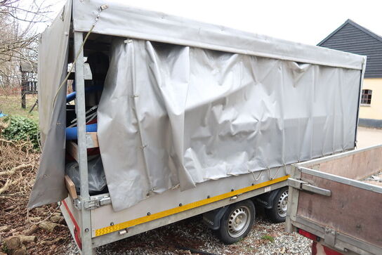 Trailer EDUARD 4018-2000 med stativ og pressenning samt div. Varelager