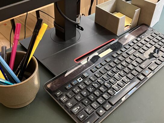 2 Computerkærme, LENOVO + Keyboard