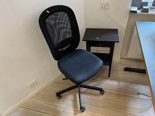 Hæve/sænkebord Grønt + Kontorstol  + Kommode