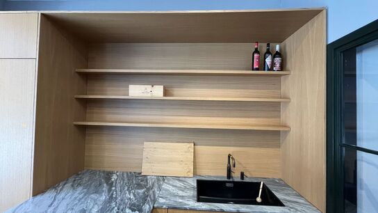 Køkken FORM PLUS+  inkl. Højt Køleskab