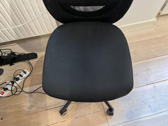 Hæve/sænkebord Grønt + Kontorstol + Lampe