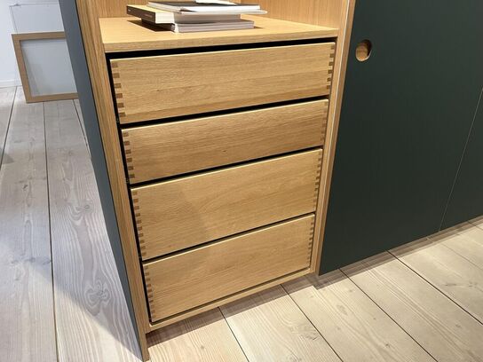 Skab med Grønne Skydelåger