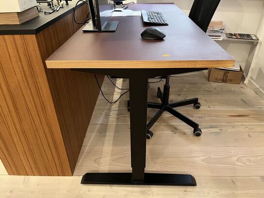 Hæve/sænkebord Rødbrunt + Kontorstol
