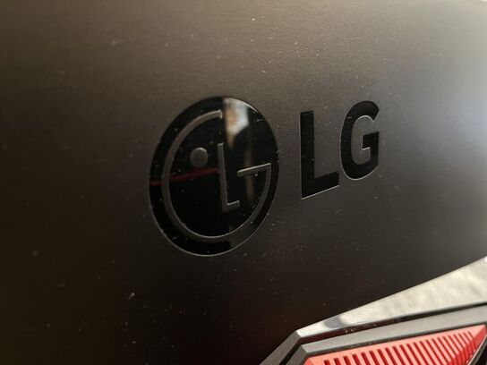 2 Computerkærme DELL, LG + Keyboard/Mus