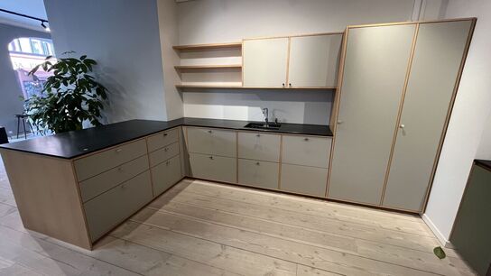 Form Plus+ ApS* Køkkener, Kontorinventar, Hvidevarer mv.