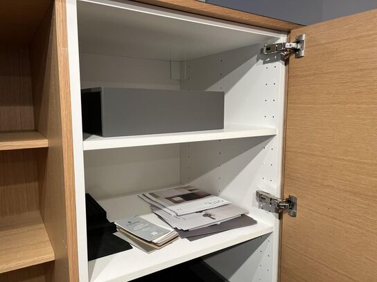 Skab med Grønne Skydelåger