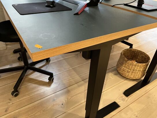 Hæve/sænkebord Grønt + Kontorstol  + Kommode