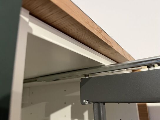 Skab med Grønne Skydelåger