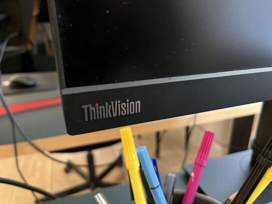 2 Computerkærme, LENOVO + Keyboard