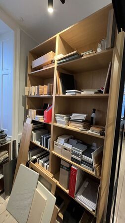 Tøm rum: Bl.a. Stort parti Marmor vareprøver + Reoler