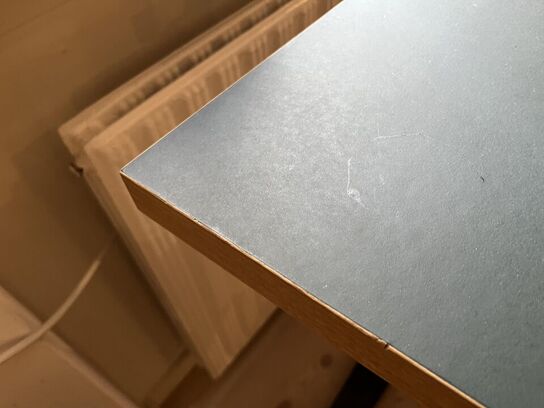 Hæve/sænkebord Grønt + Kontorstol  + Kommode