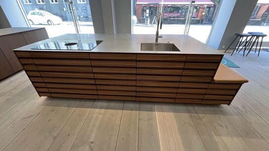 Form Plus+ ApS* Køkkener, Kontorinventar, Hvidevarer mv.