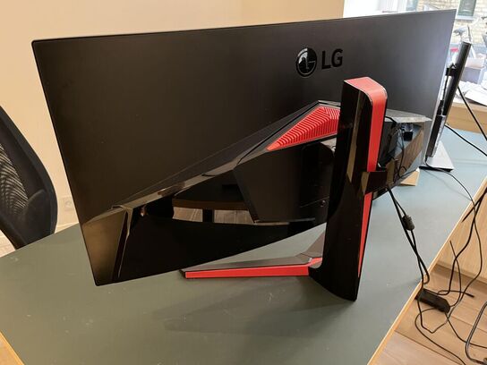 2 Computerkærme DELL, LG + Keyboard/Mus