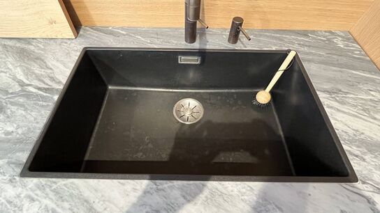 Køkken FORM PLUS+  inkl. Højt Køleskab