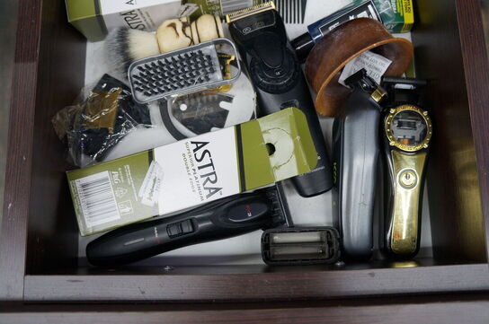 Vægmonteret møbel med spejl inkl. Indhold