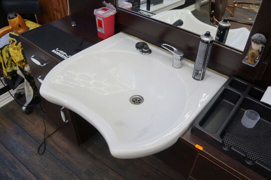 Vægmonteret møbel med spejl inkl. Indhold