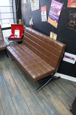 2 stk. sofaer & 2 stk. borde