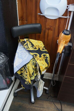 Udstillingsreol inkl. Indhold