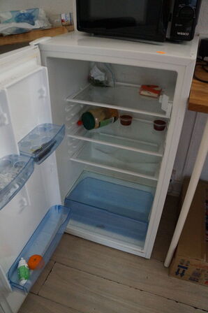 Køleskab, mikroovn, toaster, m.v.