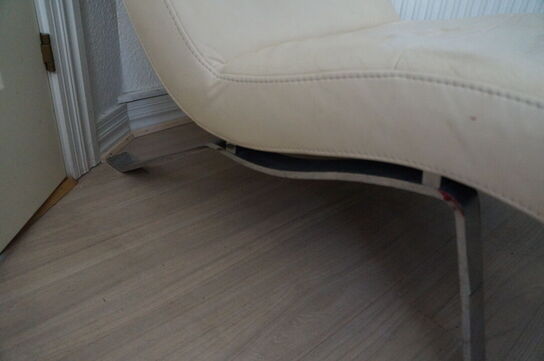 Lænestol, bord & 2 stk. skamler