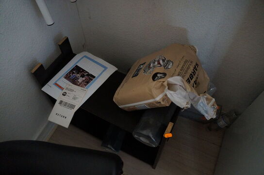 Lænestol, bord & 2 stk. skamler