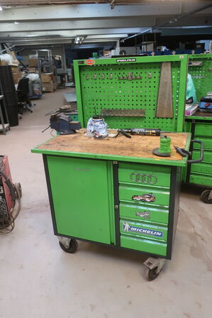 Værkstedsvogn med indhold