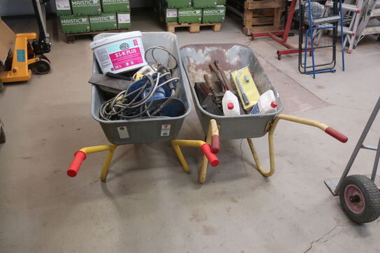 2 stk. trillebør med indhold