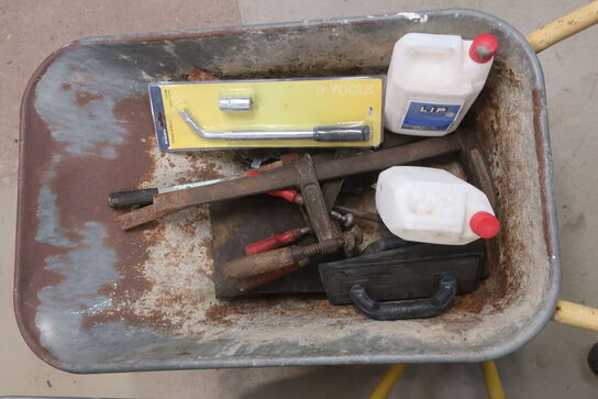 2 stk. trillebør med indhold