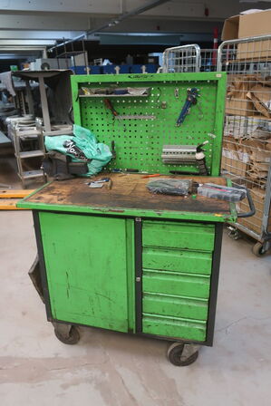 Værkstedsvogn med indhold