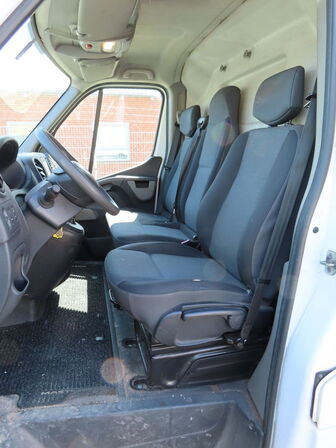 Varebil RENAULT Master 2.3 DCI 170 T35 L2H2