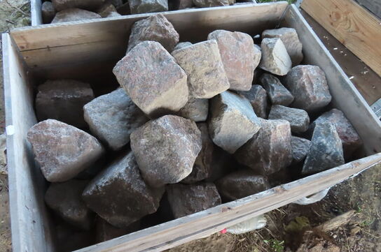 2 paller med brosten