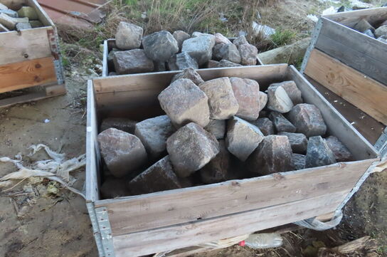 2 paller med brosten