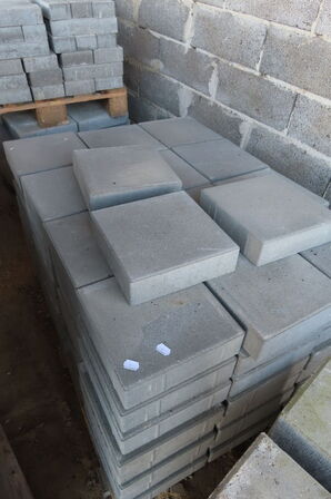 2 paller med diverse betonfliser