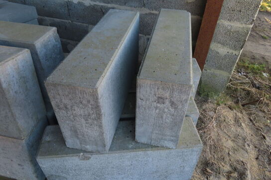 2 paller med diverse betonfliser