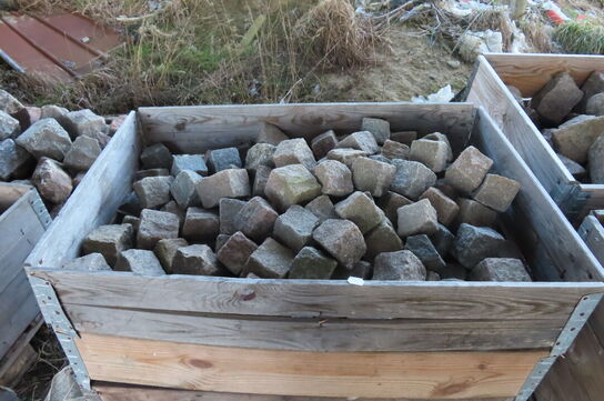 3 paller med brosten