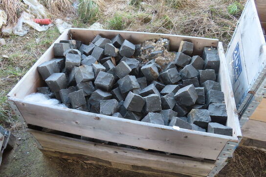 2 paller med brosten