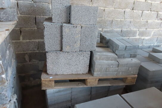 Diverse betonfliser og lecablokke