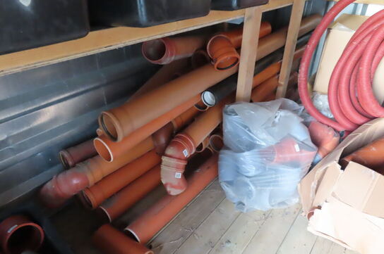 Materialecontainer med indhold af diverse pvc rør