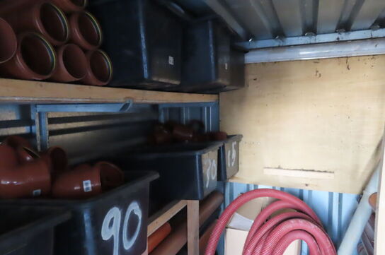 Materialecontainer med indhold af diverse pvc rør