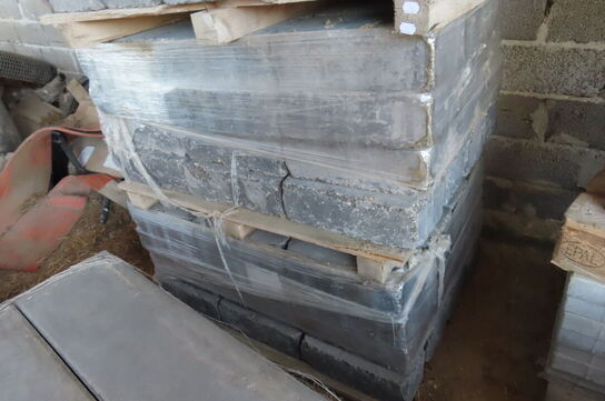 Diverse betonfliser og brosten