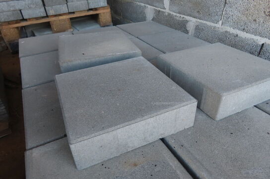 2 paller med diverse betonfliser